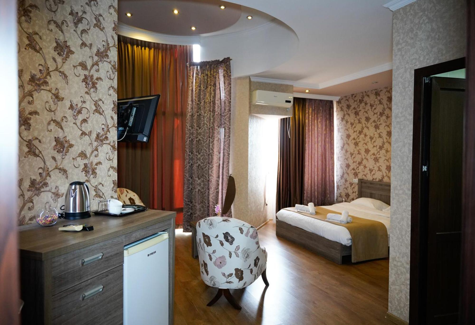 Hotel Monopoli Кутаїсі Екстер'єр фото