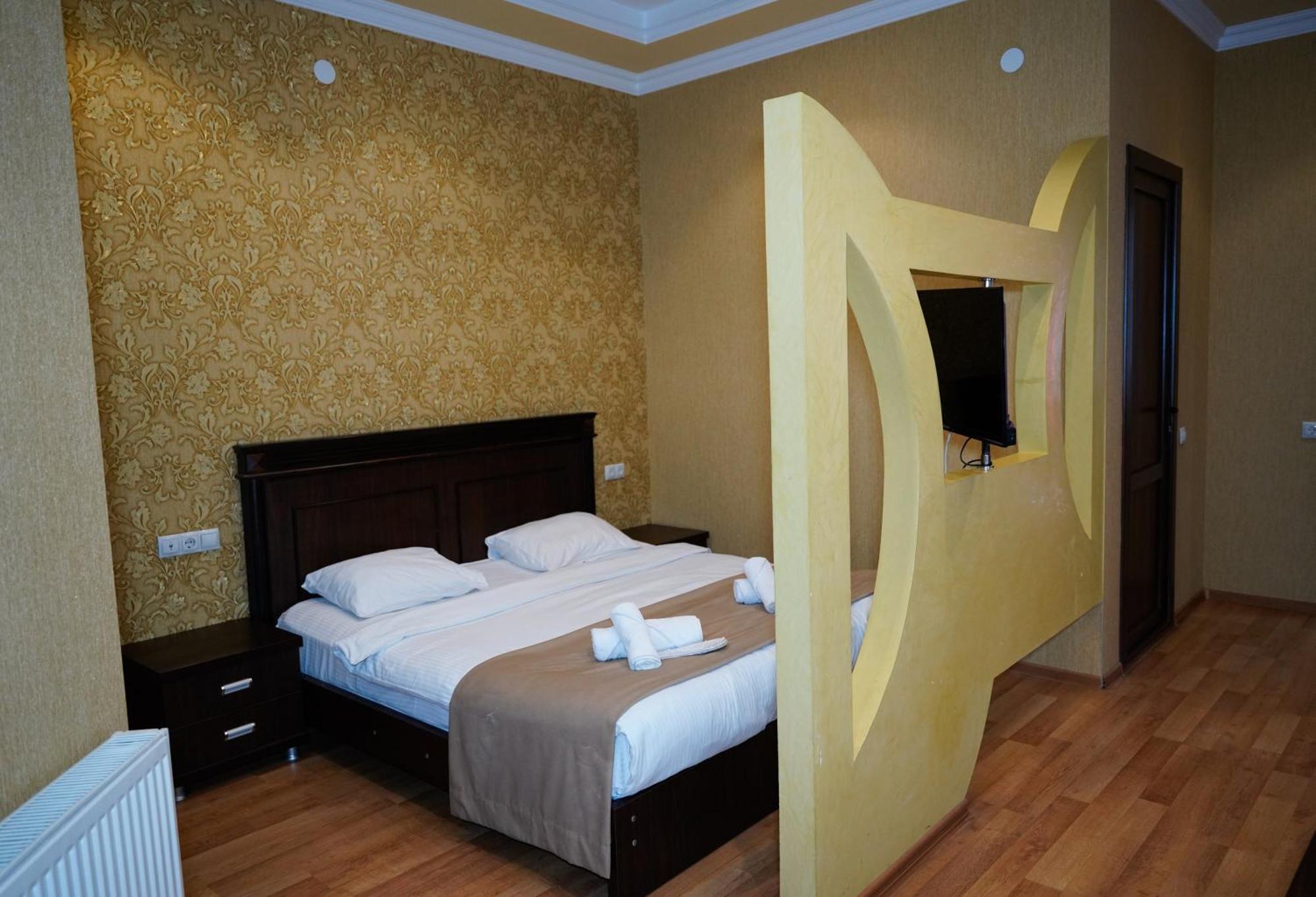 Hotel Monopoli Кутаїсі Екстер'єр фото